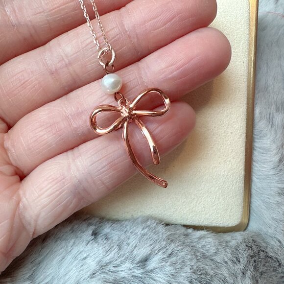 Cute Bow with Freshwater Pearl Necklace - Picture 5 of 5